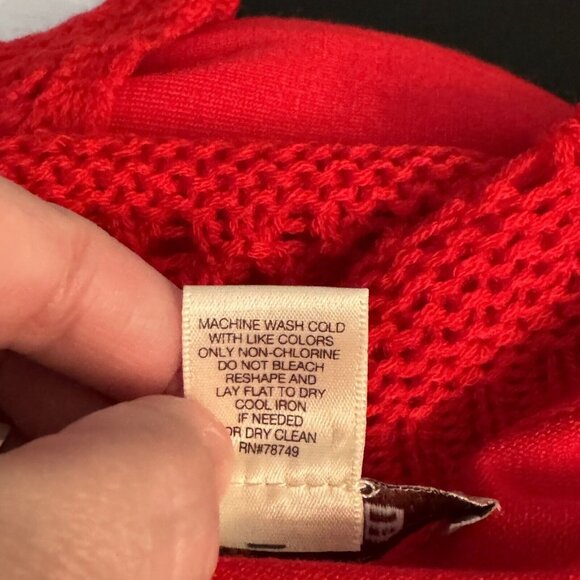 Arden B Red Off-Shoulder Crochet Tunic Sweater Medium Holiday Y2K - Picture 9 of 11